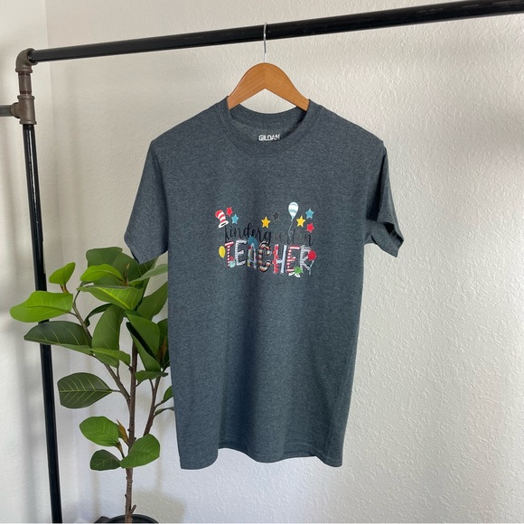 🛎️ 5/$20 Kindergarten Teacher T Shirt Size S - Picture 2 of 10